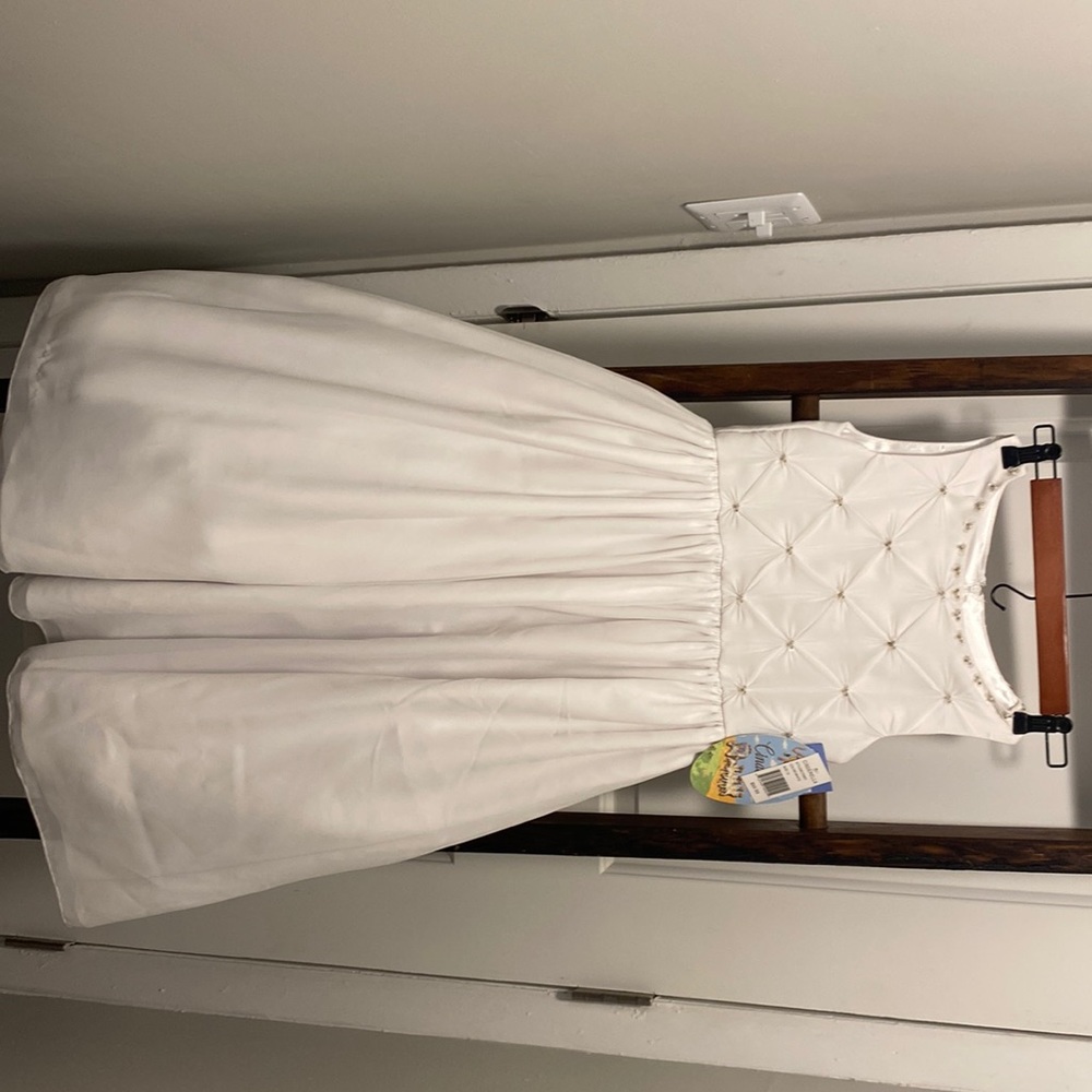 White flower girl dress.